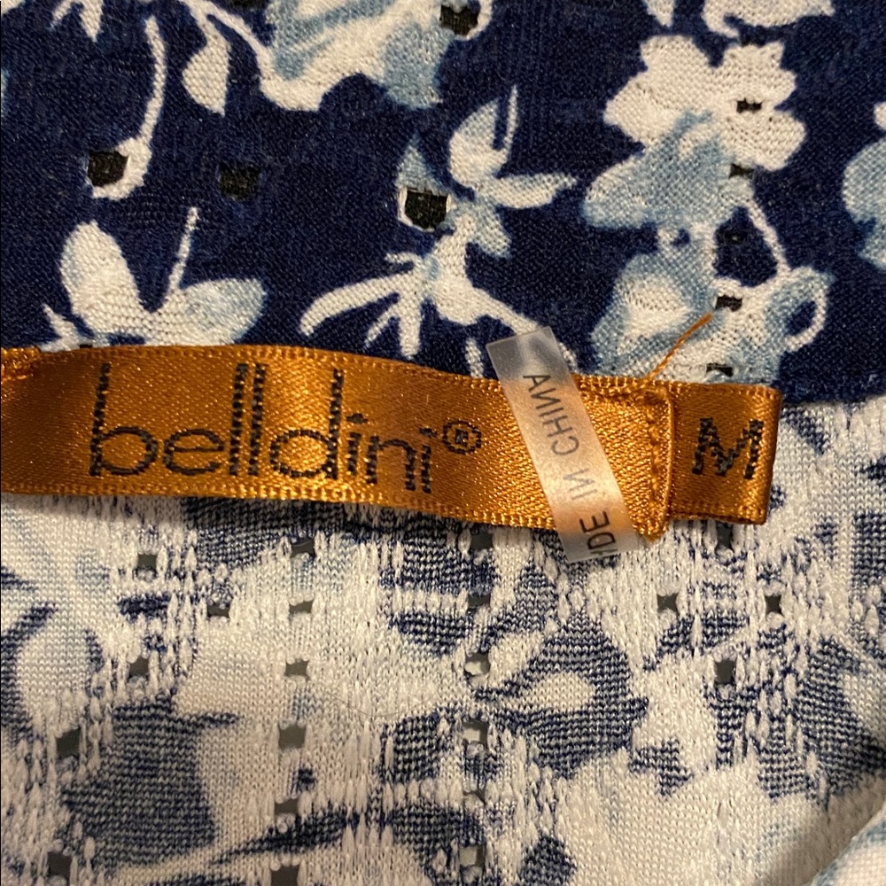 2/12 Belldini Navy and White Floral Sleeveless V-Neck Tank,gathered at waist - Picture 2 of 8